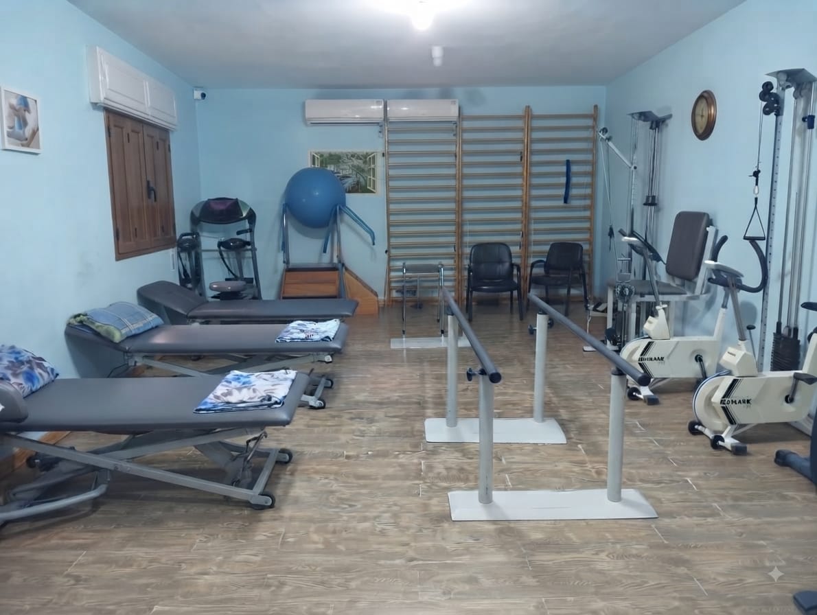 صالة العلاج الطبيعي وإعادة التأهيل في مركز ليبيا الطبي